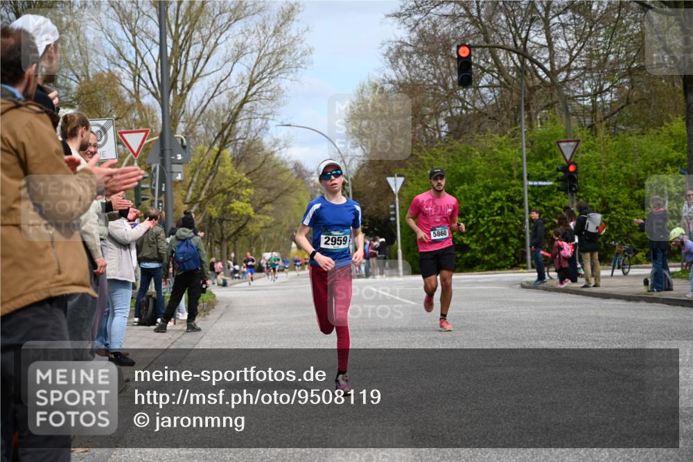 12.04.2026 - 45. Internationalen Wilhelmsburger Insellauf J. Mangold http://msf.ph/oto/9508119 12.04.2026 12:51:21 Ziel 4282, 3982, 3925, 5595, 2959, 5860, 4110, 5307, 4110, 5307, 5809, 5326, 5326, 2787, 5627, 5493, 4560, 2779 meine-sportfotos.de
