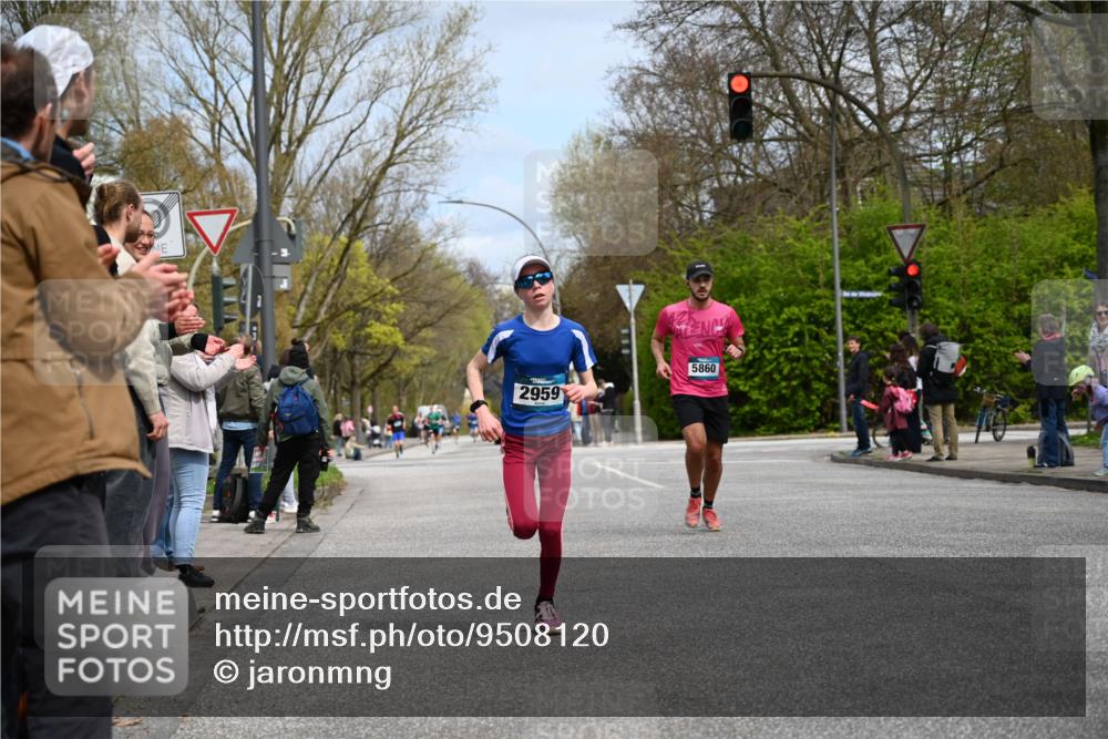 12.04.2026 - 45. Internationalen Wilhelmsburger Insellauf J. Mangold http://msf.ph/oto/9508120 12.04.2026 12:51:21 Ziel 4282, 3982, 3925, 5595, 2959, 5860, 4110, 5307, 4110, 5307, 5809, 5326, 5326, 2787, 5627, 5493, 4560, 2779 meine-sportfotos.de