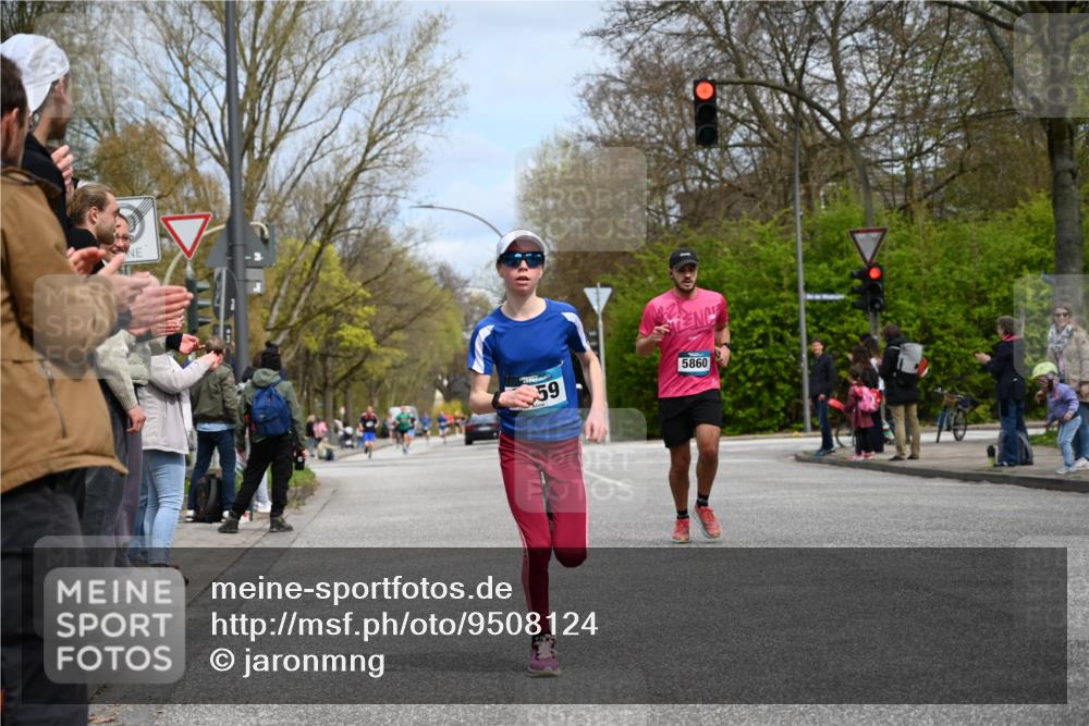 12.04.2026 - 45. Internationalen Wilhelmsburger Insellauf J. Mangold http://msf.ph/oto/9508124 12.04.2026 12:51:21 Ziel 4282, 3982, 3925, 5595, 2959, 5860, 4110, 5307, 4110, 5307, 5809, 5326, 5326, 2787, 5627, 5493, 4560, 2779 meine-sportfotos.de