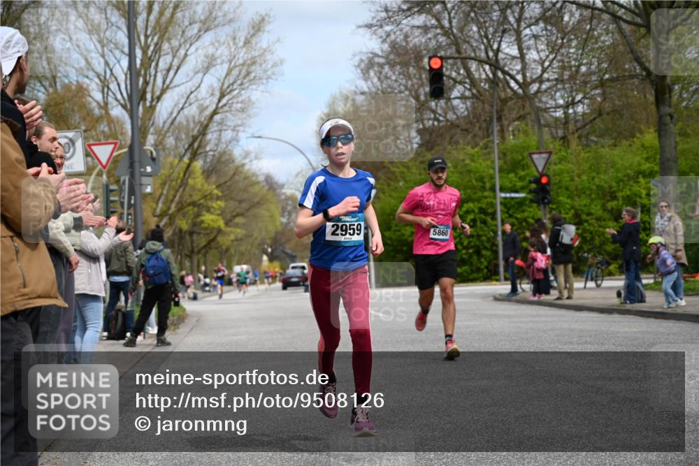 12.04.2026 - 45. Internationalen Wilhelmsburger Insellauf J. Mangold http://msf.ph/oto/9508126 12.04.2026 12:51:21 Ziel 4282, 3982, 3925, 5595, 2959, 5860, 4110, 5307, 4110, 5307, 5809, 5326, 5326, 2787, 5627, 5493, 4560, 2779 meine-sportfotos.de