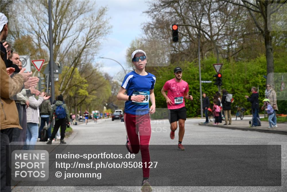 12.04.2026 - 45. Internationalen Wilhelmsburger Insellauf J. Mangold http://msf.ph/oto/9508127 12.04.2026 12:51:21 Ziel 4282, 3982, 3925, 5595, 2959, 5860, 4110, 5307, 4110, 5307, 5809, 5326, 5326, 2787, 5627, 5493, 4560, 2779 meine-sportfotos.de