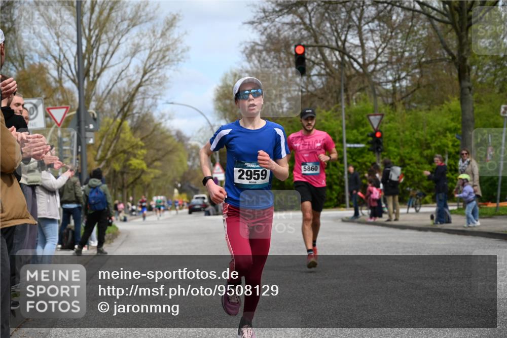 12.04.2026 - 45. Internationalen Wilhelmsburger Insellauf J. Mangold http://msf.ph/oto/9508129 12.04.2026 12:51:21 Ziel 4282, 3982, 3925, 5595, 2959, 5860, 4110, 5307, 4110, 5307, 5809, 5326, 5326, 2787, 5627, 5493, 4560, 2779 meine-sportfotos.de
