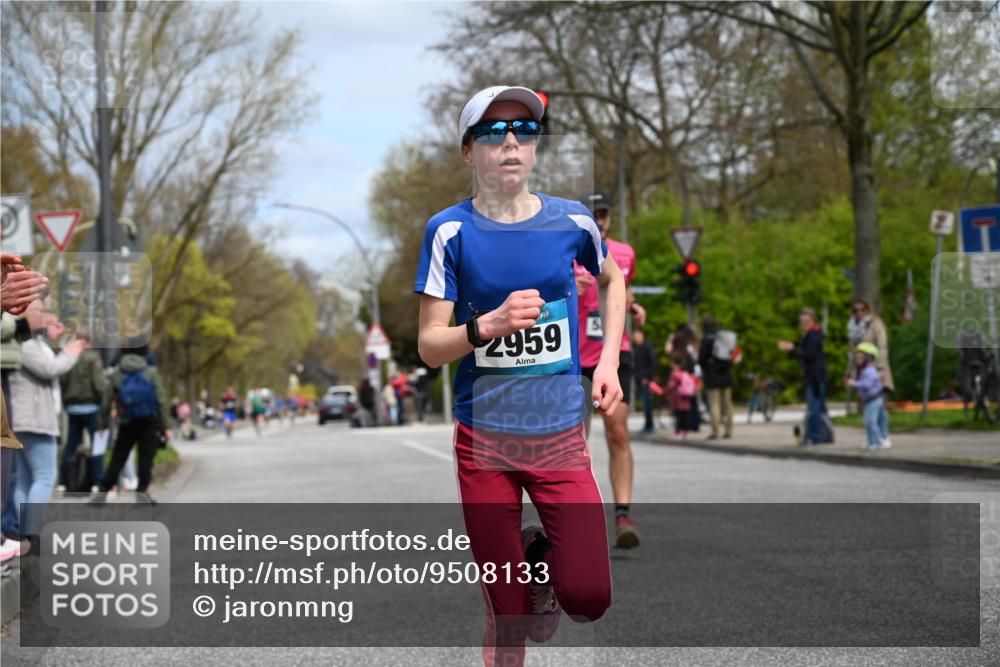 12.04.2026 - 45. Internationalen Wilhelmsburger Insellauf J. Mangold http://msf.ph/oto/9508133 12.04.2026 12:51:22 Ziel 4282, 3982, 3925, 5595, 2959, 5860, 4110, 5307, 5809, 5326, 2787, 5627, 5493, 4560, 2779, 3903 meine-sportfotos.de