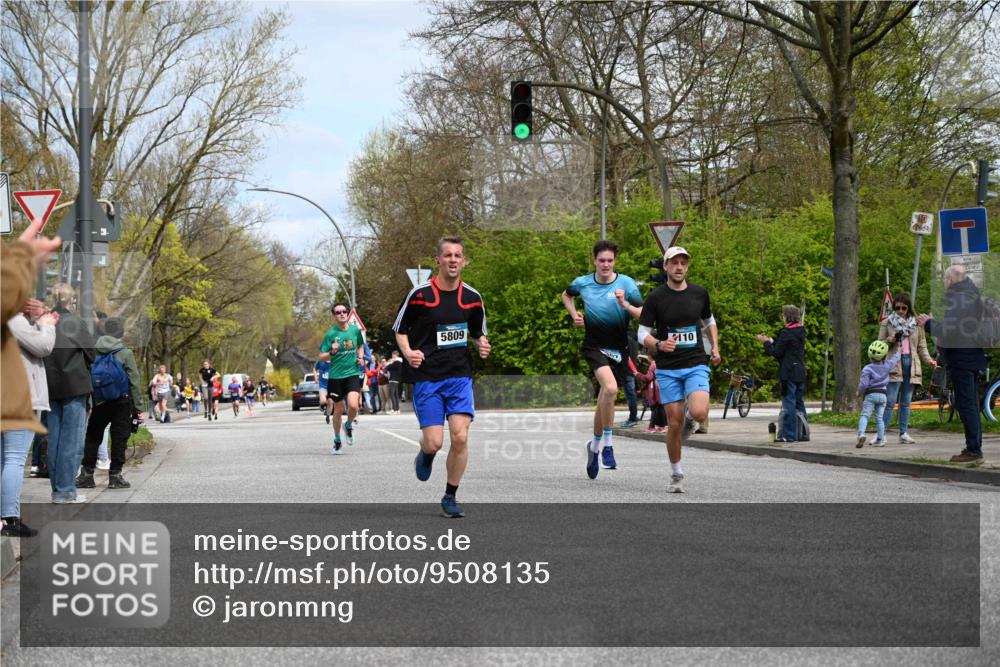 12.04.2026 - 45. Internationalen Wilhelmsburger Insellauf J. Mangold http://msf.ph/oto/9508135 12.04.2026 12:51:36 Ziel 2959, 5860, 4110, 5307, 5809, 5326, 2787, 5627, 5627, 5493, 4560, 2779, 3903, 5479, 5797, 4529, 5758, 2033 meine-sportfotos.de