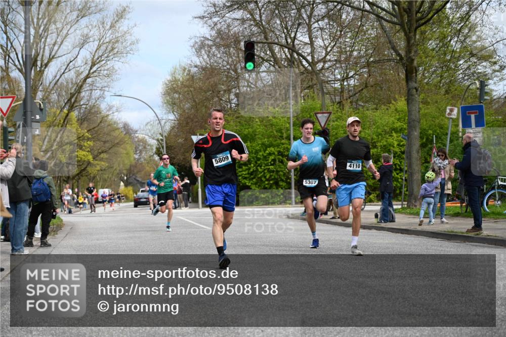 12.04.2026 - 45. Internationalen Wilhelmsburger Insellauf J. Mangold http://msf.ph/oto/9508138 12.04.2026 12:51:36 Ziel 2959, 5860, 4110, 5307, 5809, 5326, 2787, 5627, 5627, 5493, 4560, 2779, 3903, 5479, 5797, 4529, 5758, 2033 meine-sportfotos.de