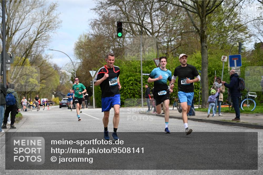 12.04.2026 - 45. Internationalen Wilhelmsburger Insellauf J. Mangold http://msf.ph/oto/9508141 12.04.2026 12:51:37 Ziel 2959, 5860, 4110, 5307, 5809, 5326, 2787, 5627, 5493, 4560, 2779, 3903, 5479, 5797, 5797, 4529, 5758, 2033 meine-sportfotos.de