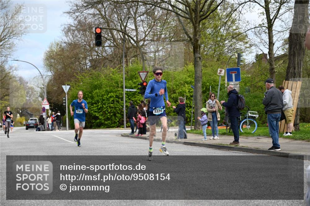 12.04.2026 - 45. Internationalen Wilhelmsburger Insellauf J. Mangold http://msf.ph/oto/9508154 12.04.2026 12:51:42 Ziel 4110, 5307, 5809, 5326, 2787, 5627, 5493, 4560, 2779, 3903, 5479, 5797, 4529, 5758, 2033, 4571 meine-sportfotos.de