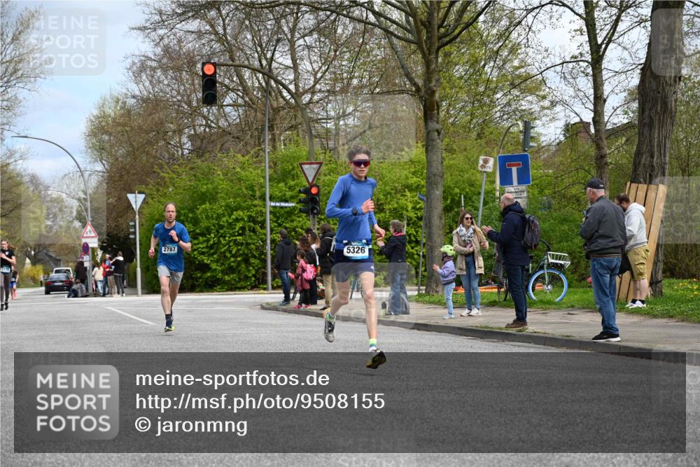 12.04.2026 - 45. Internationalen Wilhelmsburger Insellauf J. Mangold http://msf.ph/oto/9508155 12.04.2026 12:51:42 Ziel 4110, 5307, 5809, 5326, 2787, 5627, 5493, 4560, 2779, 3903, 5479, 5797, 4529, 5758, 2033, 4571 meine-sportfotos.de