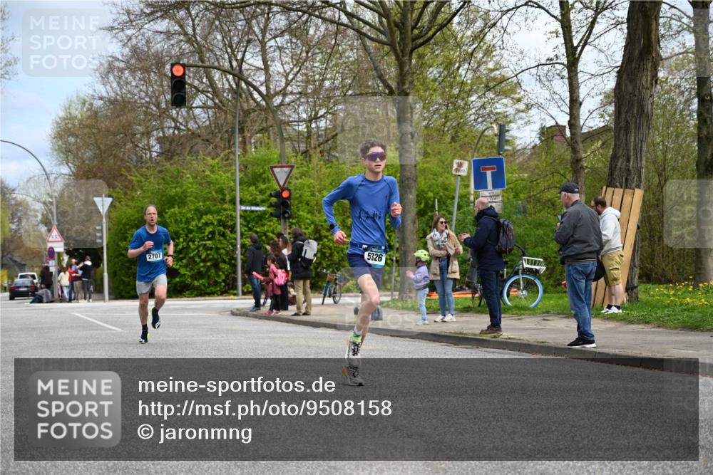 12.04.2026 - 45. Internationalen Wilhelmsburger Insellauf J. Mangold http://msf.ph/oto/9508158 12.04.2026 12:51:42 Ziel 4110, 5307, 5809, 5326, 2787, 5627, 5493, 4560, 2779, 3903, 5479, 5797, 4529, 5758, 2033, 4571 meine-sportfotos.de