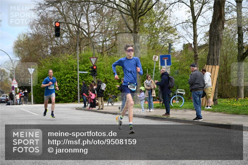 12.04.2026 - 45. Internationalen Wilhelmsburger Insellauf J. Mangold http://msf.ph/oto/9508159 12.04.2026 12:51:42 Ziel 4110, 5307, 5809, 5326, 2787, 5627, 5493, 4560, 2779, 3903, 5479, 5797, 4529, 5758, 2033, 4571 meine-sportfotos.de