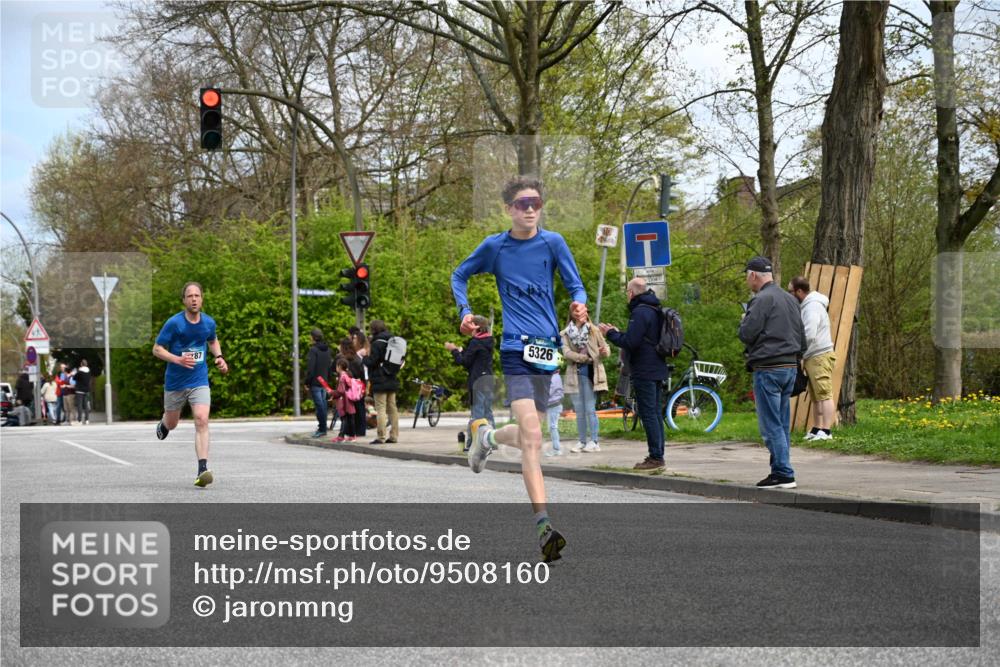 12.04.2026 - 45. Internationalen Wilhelmsburger Insellauf J. Mangold http://msf.ph/oto/9508160 12.04.2026 12:51:42 Ziel 4110, 5307, 5809, 5326, 2787, 5627, 5493, 4560, 2779, 3903, 5479, 5797, 4529, 5758, 2033, 4571 meine-sportfotos.de