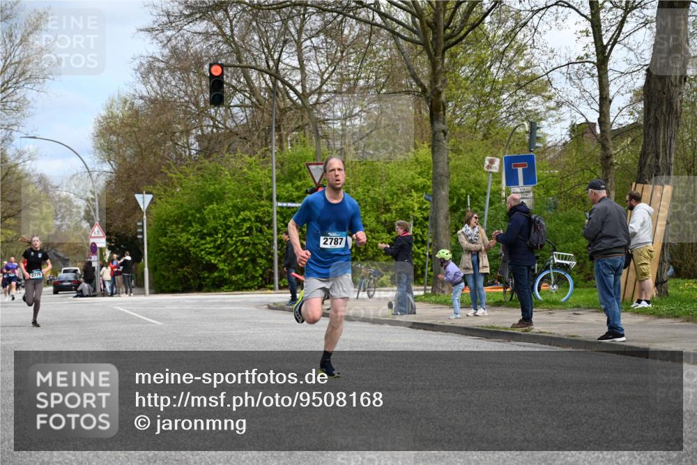 12.04.2026 - 45. Internationalen Wilhelmsburger Insellauf J. Mangold http://msf.ph/oto/9508168 12.04.2026 12:51:44 Ziel 4110, 5307, 5809, 5326, 2787, 5627, 5493, 4560, 2779, 3903, 5479, 5797, 4529, 5758, 2033, 4571, 2414 meine-sportfotos.de