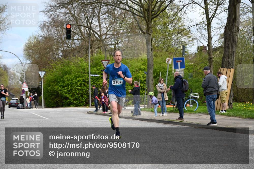 12.04.2026 - 45. Internationalen Wilhelmsburger Insellauf J. Mangold http://msf.ph/oto/9508170 12.04.2026 12:51:44 Ziel 4110, 5307, 5809, 5326, 2787, 5627, 5493, 4560, 2779, 3903, 5479, 5797, 4529, 5758, 2033, 4571, 2414 meine-sportfotos.de