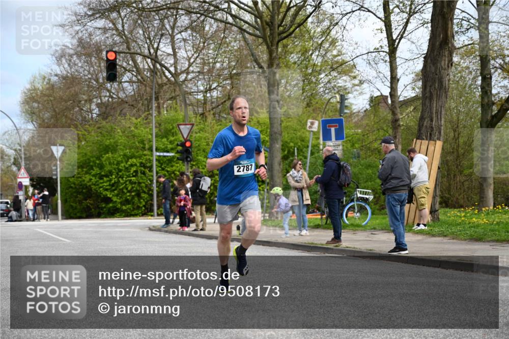 12.04.2026 - 45. Internationalen Wilhelmsburger Insellauf J. Mangold http://msf.ph/oto/9508173 12.04.2026 12:51:44 Ziel 4110, 5307, 5809, 5326, 2787, 5627, 5493, 4560, 2779, 3903, 5479, 5797, 4529, 5758, 2033, 4571, 2414 meine-sportfotos.de
