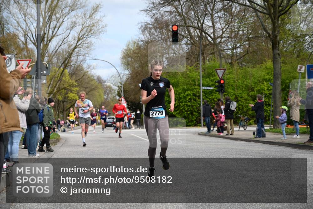 12.04.2026 - 45. Internationalen Wilhelmsburger Insellauf J. Mangold http://msf.ph/oto/9508182 12.04.2026 12:51:48 Ziel 5809, 5326, 2787, 5627, 5493, 4560, 2779, 3903, 5479, 5797, 4529, 5758, 2033, 2033, 4571, 2414 meine-sportfotos.de