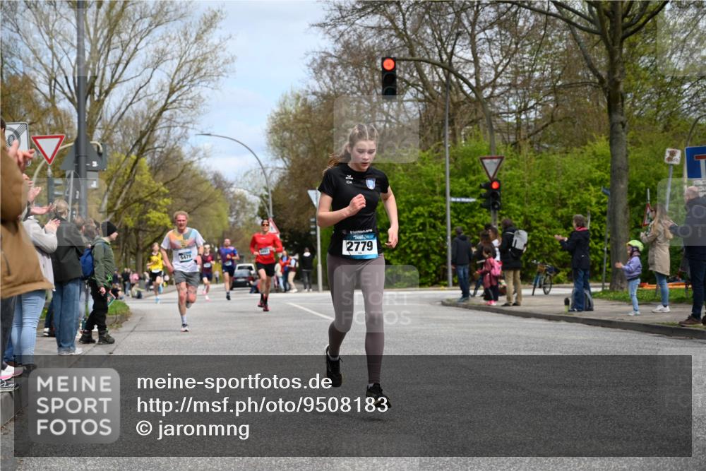 12.04.2026 - 45. Internationalen Wilhelmsburger Insellauf J. Mangold http://msf.ph/oto/9508183 12.04.2026 12:51:48 Ziel 5809, 5326, 2787, 5627, 5493, 4560, 2779, 3903, 5479, 5797, 4529, 5758, 2033, 2033, 4571, 2414 meine-sportfotos.de