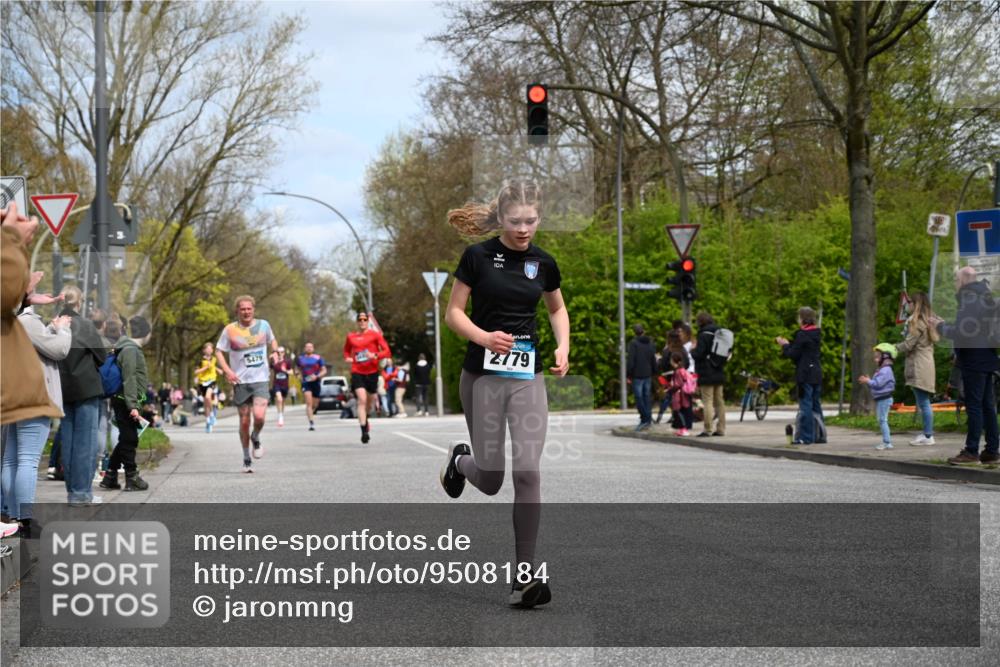 12.04.2026 - 45. Internationalen Wilhelmsburger Insellauf J. Mangold http://msf.ph/oto/9508184 12.04.2026 12:51:48 Ziel 5809, 5326, 2787, 5627, 5493, 4560, 2779, 3903, 5479, 5797, 4529, 5758, 2033, 2033, 4571, 2414 meine-sportfotos.de