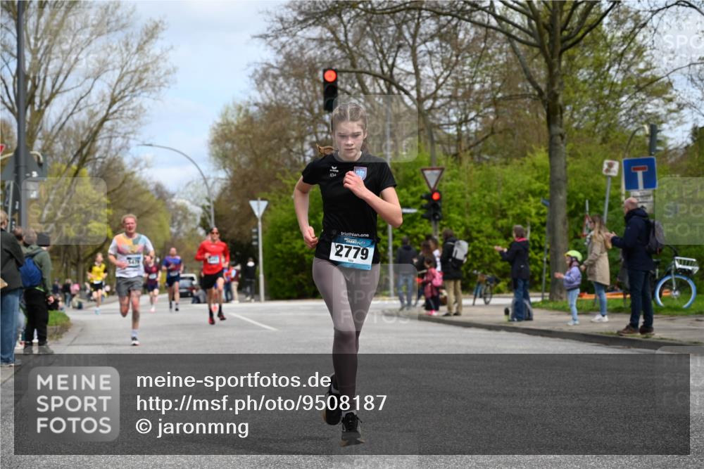 12.04.2026 - 45. Internationalen Wilhelmsburger Insellauf J. Mangold http://msf.ph/oto/9508187 12.04.2026 12:51:48 Ziel 5809, 5326, 2787, 5627, 5493, 4560, 2779, 3903, 5479, 5797, 4529, 5758, 2033, 2033, 4571, 2414 meine-sportfotos.de