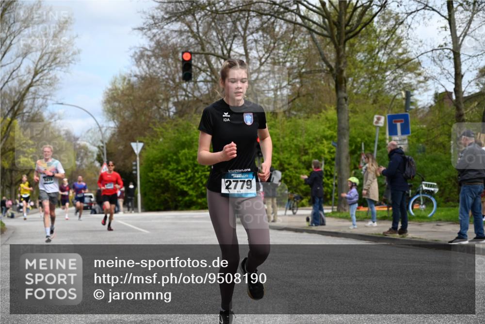 12.04.2026 - 45. Internationalen Wilhelmsburger Insellauf J. Mangold http://msf.ph/oto/9508190 12.04.2026 12:51:48 Ziel 5809, 5326, 2787, 5627, 5493, 4560, 2779, 3903, 5479, 5797, 4529, 5758, 2033, 2033, 4571, 2414 meine-sportfotos.de