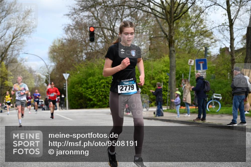 12.04.2026 - 45. Internationalen Wilhelmsburger Insellauf J. Mangold http://msf.ph/oto/9508191 12.04.2026 12:51:49 Ziel 5809, 5326, 2787, 5627, 5493, 4560, 2779, 3903, 5479, 5797, 5797, 4529, 5758, 2033, 4571, 2414, 4609 meine-sportfotos.de