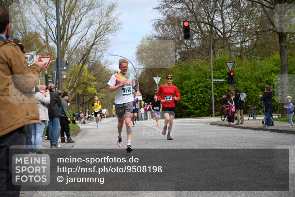 12.04.2026 - 45. Internationalen Wilhelmsburger Insellauf J. Mangold http://msf.ph/oto/9508198 12.04.2026 12:51:50 Ziel 5809, 5326, 2787, 5627, 5493, 4560, 2779, 3903, 5479, 5797, 4529, 5758, 2033, 4571, 4571, 2414, 4609 meine-sportfotos.de