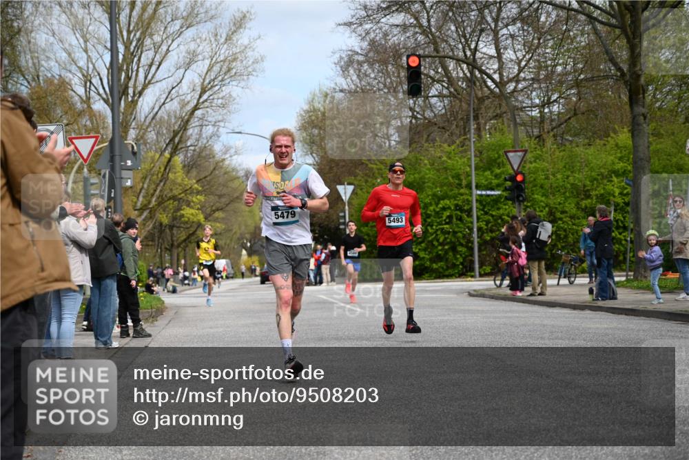 12.04.2026 - 45. Internationalen Wilhelmsburger Insellauf J. Mangold http://msf.ph/oto/9508203 12.04.2026 12:51:51 Ziel 5809, 5326, 2787, 5627, 5493, 4560, 2779, 3903, 5479, 5797, 4529, 5758, 2033, 4571, 2414, 4609 meine-sportfotos.de