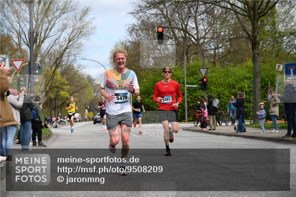 12.04.2026 - 45. Internationalen Wilhelmsburger Insellauf J. Mangold http://msf.ph/oto/9508209 12.04.2026 12:51:51 Ziel 5809, 5326, 2787, 5627, 5493, 4560, 2779, 3903, 5479, 5797, 4529, 5758, 2033, 4571, 2414, 4609 meine-sportfotos.de
