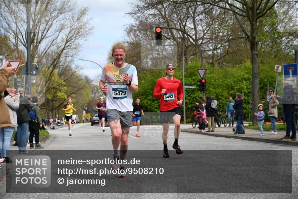 12.04.2026 - 45. Internationalen Wilhelmsburger Insellauf J. Mangold http://msf.ph/oto/9508210 12.04.2026 12:51:51 Ziel 5809, 5326, 2787, 5627, 5493, 4560, 2779, 3903, 5479, 5797, 4529, 5758, 2033, 4571, 2414, 4609 meine-sportfotos.de