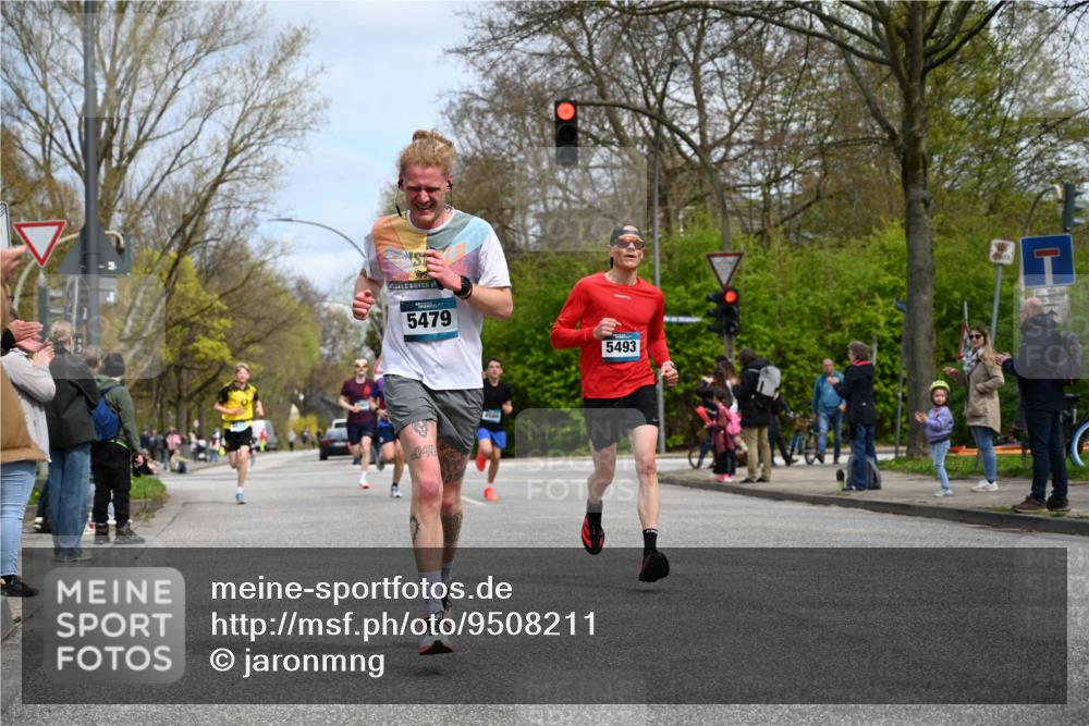 12.04.2026 - 45. Internationalen Wilhelmsburger Insellauf J. Mangold http://msf.ph/oto/9508211 12.04.2026 12:51:51 Ziel 5809, 5326, 2787, 5627, 5493, 4560, 2779, 3903, 5479, 5797, 4529, 5758, 2033, 4571, 2414, 4609 meine-sportfotos.de