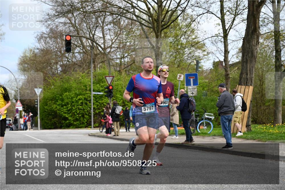 12.04.2026 - 45. Internationalen Wilhelmsburger Insellauf J. Mangold http://msf.ph/oto/9508225 12.04.2026 12:51:56 Ziel 5809, 5326, 2787, 5627, 5493, 4560, 2779, 3903, 5479, 5797, 4529, 5758, 2033, 4571, 2414, 4609, 5779 meine-sportfotos.de