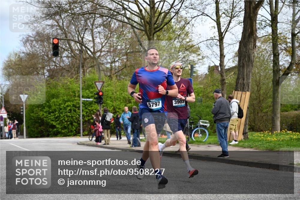 12.04.2026 - 45. Internationalen Wilhelmsburger Insellauf J. Mangold http://msf.ph/oto/9508227 12.04.2026 12:51:56 Ziel 5809, 5326, 2787, 5627, 5493, 4560, 2779, 3903, 5479, 5797, 4529, 5758, 2033, 4571, 2414, 4609, 5779 meine-sportfotos.de