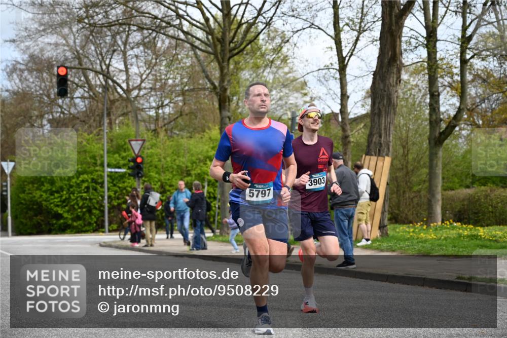 12.04.2026 - 45. Internationalen Wilhelmsburger Insellauf J. Mangold http://msf.ph/oto/9508229 12.04.2026 12:51:56 Ziel 5809, 5326, 2787, 5627, 5493, 4560, 2779, 3903, 5479, 5797, 4529, 5758, 2033, 4571, 2414, 4609, 5779 meine-sportfotos.de