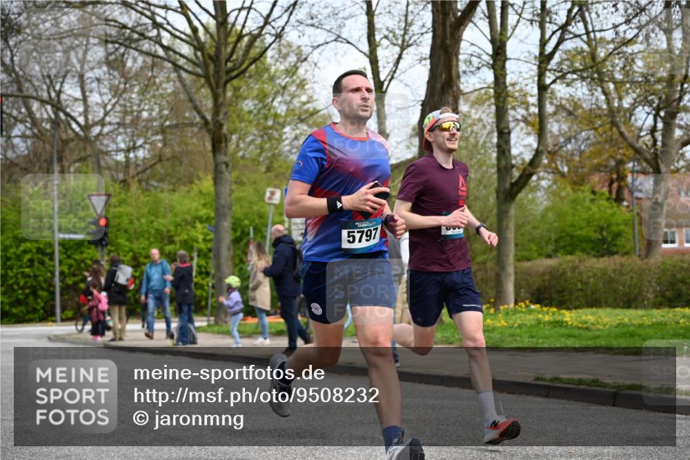 12.04.2026 - 45. Internationalen Wilhelmsburger Insellauf J. Mangold http://msf.ph/oto/9508232 12.04.2026 12:51:56 Ziel 5809, 5326, 2787, 5627, 5493, 4560, 2779, 3903, 5479, 5797, 4529, 5758, 2033, 4571, 2414, 4609, 5779 meine-sportfotos.de