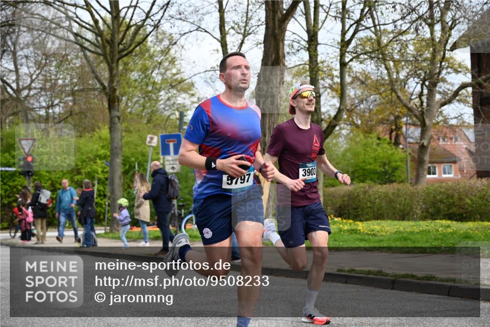 12.04.2026 - 45. Internationalen Wilhelmsburger Insellauf J. Mangold http://msf.ph/oto/9508233 12.04.2026 12:51:57 Ziel 5809, 5326, 2787, 5627, 5493, 4560, 2779, 3903, 5479, 5797, 4529, 5758, 2033, 4571, 2414, 4609, 5779 meine-sportfotos.de