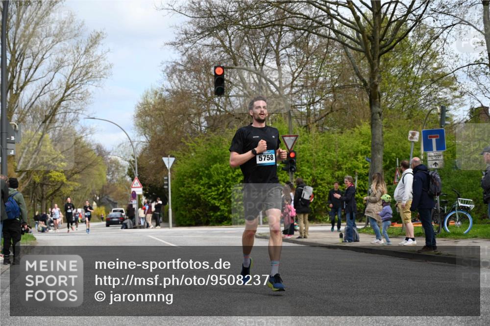 12.04.2026 - 45. Internationalen Wilhelmsburger Insellauf J. Mangold http://msf.ph/oto/9508237 12.04.2026 12:52:04 Ziel 5493, 4560, 2779, 3903, 5479, 5797, 4529, 5758, 2033, 4571, 2414, 4609, 5779, 4346 meine-sportfotos.de