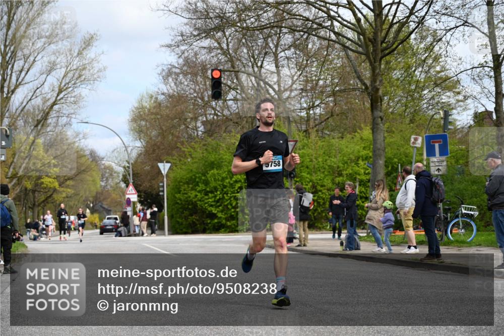 12.04.2026 - 45. Internationalen Wilhelmsburger Insellauf J. Mangold http://msf.ph/oto/9508238 12.04.2026 12:52:04 Ziel 5493, 4560, 2779, 3903, 5479, 5797, 4529, 5758, 2033, 4571, 2414, 4609, 5779, 4346 meine-sportfotos.de