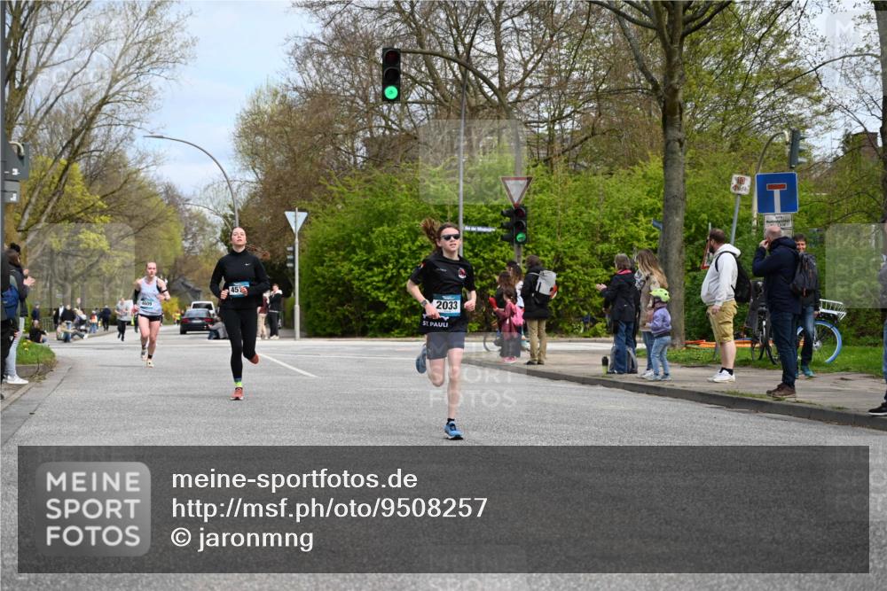 12.04.2026 - 45. Internationalen Wilhelmsburger Insellauf J. Mangold http://msf.ph/oto/9508257 12.04.2026 12:52:12 Ziel 5479, 5797, 4529, 5758, 2033, 4571, 2414, 4609, 5779, 4346, 4346 meine-sportfotos.de