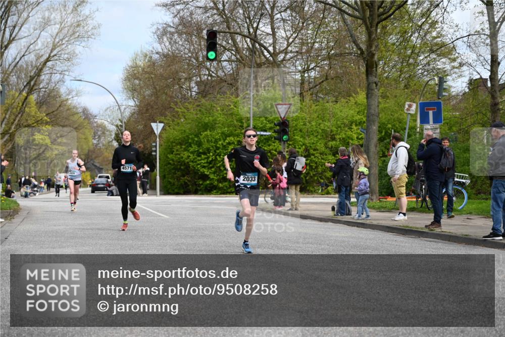12.04.2026 - 45. Internationalen Wilhelmsburger Insellauf J. Mangold http://msf.ph/oto/9508258 12.04.2026 12:52:12 Ziel 5479, 5797, 4529, 5758, 2033, 4571, 2414, 4609, 5779, 4346, 4346 meine-sportfotos.de