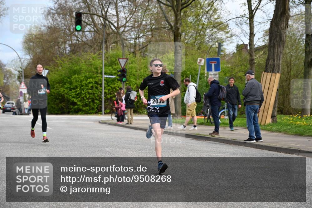 12.04.2026 - 45. Internationalen Wilhelmsburger Insellauf J. Mangold http://msf.ph/oto/9508268 12.04.2026 12:52:13 Ziel 5797, 4529, 5758, 2033, 4571, 2414, 4609, 4609, 5779, 4346 meine-sportfotos.de