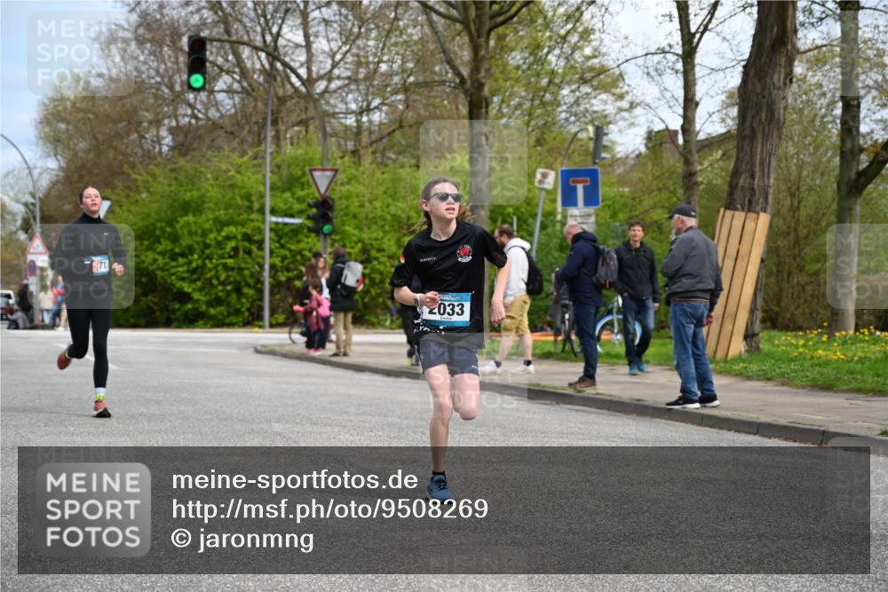 12.04.2026 - 45. Internationalen Wilhelmsburger Insellauf J. Mangold http://msf.ph/oto/9508269 12.04.2026 12:52:13 Ziel 5797, 4529, 5758, 2033, 4571, 2414, 4609, 4609, 5779, 4346 meine-sportfotos.de