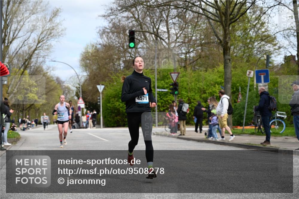 12.04.2026 - 45. Internationalen Wilhelmsburger Insellauf J. Mangold http://msf.ph/oto/9508278 12.04.2026 12:52:15 Ziel 4529, 5758, 2033, 4571, 2414, 4609, 5779, 4346 meine-sportfotos.de