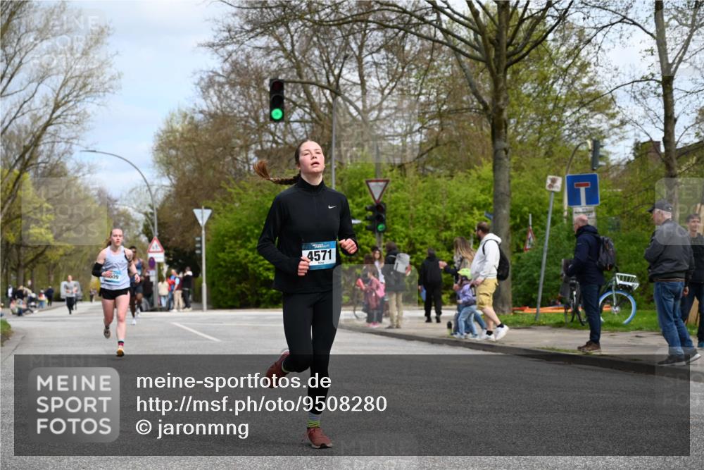 12.04.2026 - 45. Internationalen Wilhelmsburger Insellauf J. Mangold http://msf.ph/oto/9508280 12.04.2026 12:52:15 Ziel 4529, 5758, 2033, 4571, 2414, 4609, 5779, 4346 meine-sportfotos.de