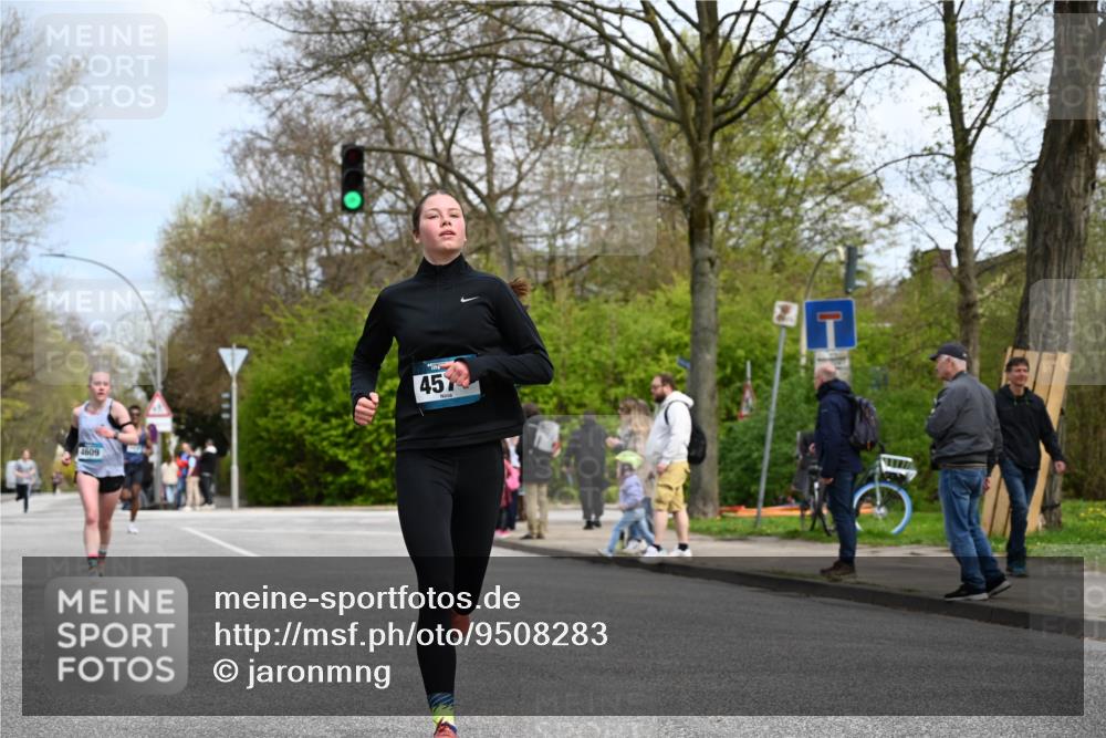 12.04.2026 - 45. Internationalen Wilhelmsburger Insellauf J. Mangold http://msf.ph/oto/9508283 12.04.2026 12:52:15 Ziel 4529, 5758, 2033, 4571, 2414, 4609, 5779, 4346 meine-sportfotos.de