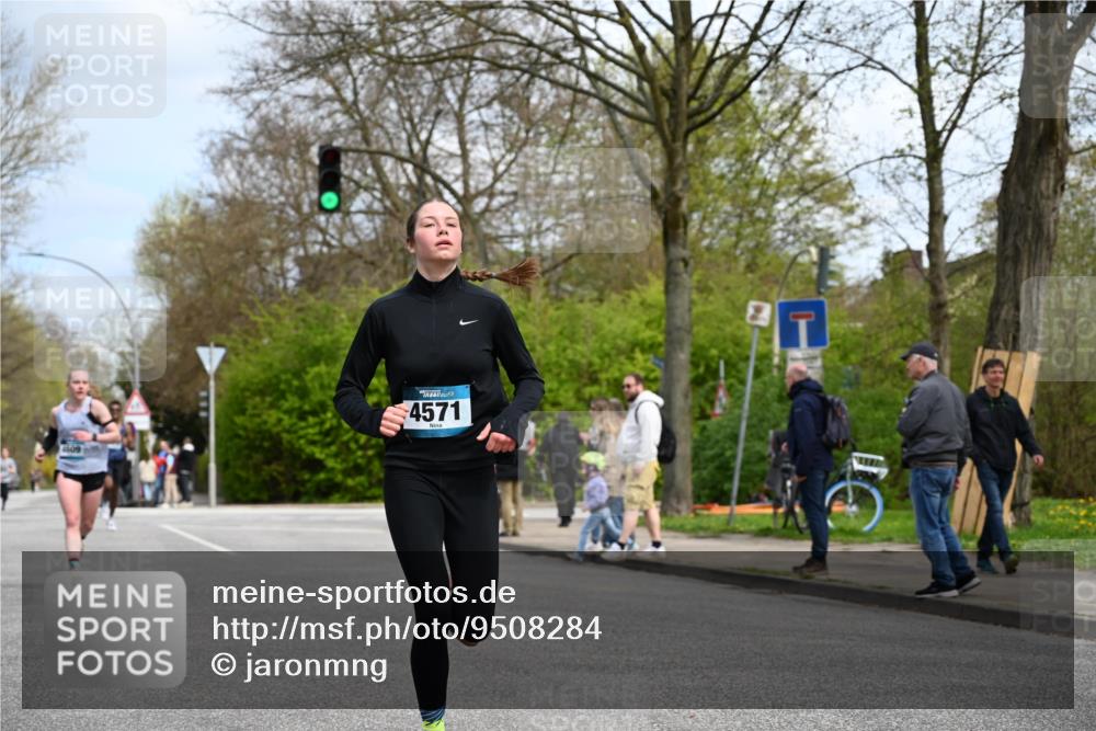 12.04.2026 - 45. Internationalen Wilhelmsburger Insellauf J. Mangold http://msf.ph/oto/9508284 12.04.2026 12:52:15 Ziel 4529, 5758, 2033, 4571, 2414, 4609, 5779, 4346 meine-sportfotos.de