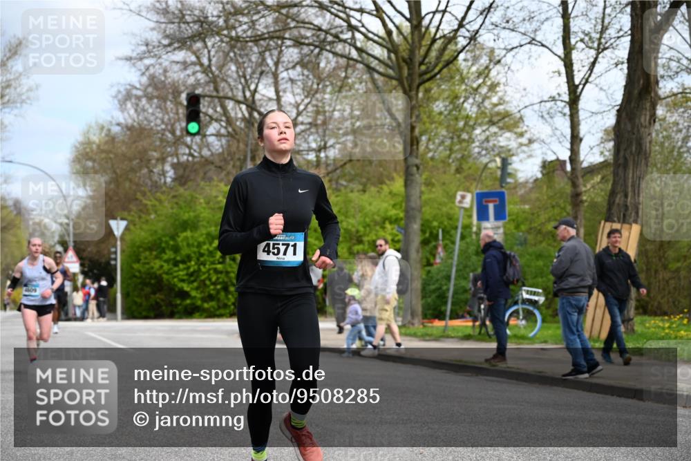 12.04.2026 - 45. Internationalen Wilhelmsburger Insellauf J. Mangold http://msf.ph/oto/9508285 12.04.2026 12:52:15 Ziel 4529, 5758, 2033, 4571, 2414, 4609, 5779, 4346 meine-sportfotos.de