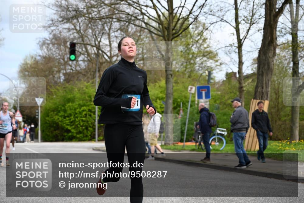 12.04.2026 - 45. Internationalen Wilhelmsburger Insellauf J. Mangold http://msf.ph/oto/9508287 12.04.2026 12:52:15 Ziel 4529, 5758, 2033, 4571, 2414, 4609, 5779, 4346 meine-sportfotos.de