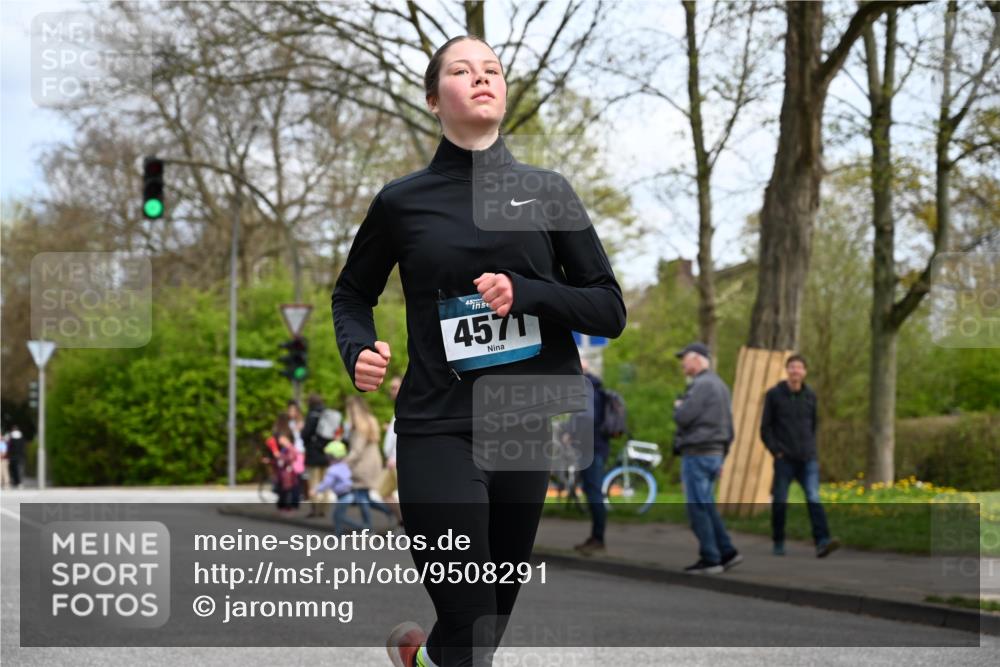 12.04.2026 - 45. Internationalen Wilhelmsburger Insellauf J. Mangold http://msf.ph/oto/9508291 12.04.2026 12:52:16 Ziel 4529, 5758, 2033, 4571, 2414, 4609, 5779, 4346 meine-sportfotos.de