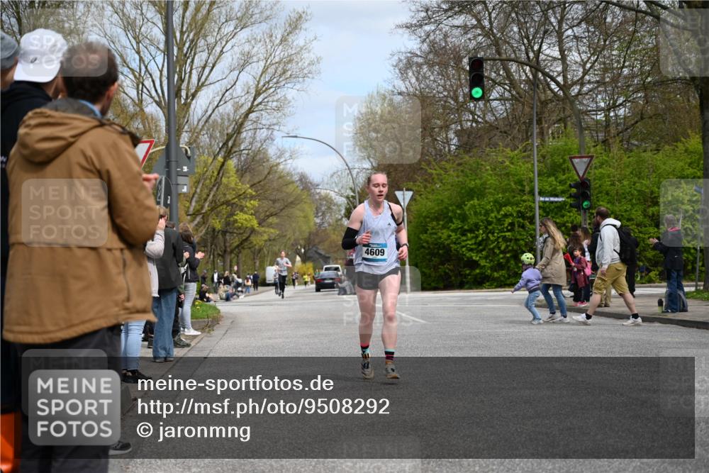 12.04.2026 - 45. Internationalen Wilhelmsburger Insellauf J. Mangold http://msf.ph/oto/9508292 12.04.2026 12:52:17 Ziel 4529, 5758, 2033, 4571, 2414, 4609, 5779, 4346 meine-sportfotos.de