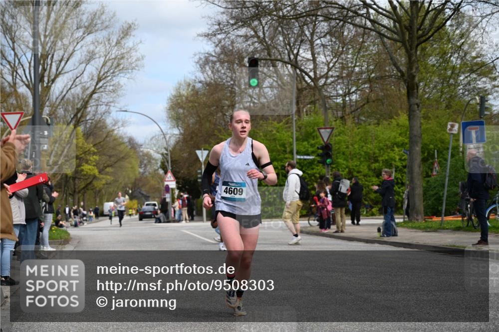 12.04.2026 - 45. Internationalen Wilhelmsburger Insellauf J. Mangold http://msf.ph/oto/9508303 12.04.2026 12:52:18 Ziel 5758, 2033, 4571, 2414, 4609, 5779, 4346, 5763 meine-sportfotos.de