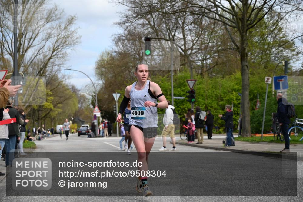 12.04.2026 - 45. Internationalen Wilhelmsburger Insellauf J. Mangold http://msf.ph/oto/9508304 12.04.2026 12:52:18 Ziel 5758, 2033, 4571, 2414, 4609, 5779, 4346, 5763 meine-sportfotos.de
